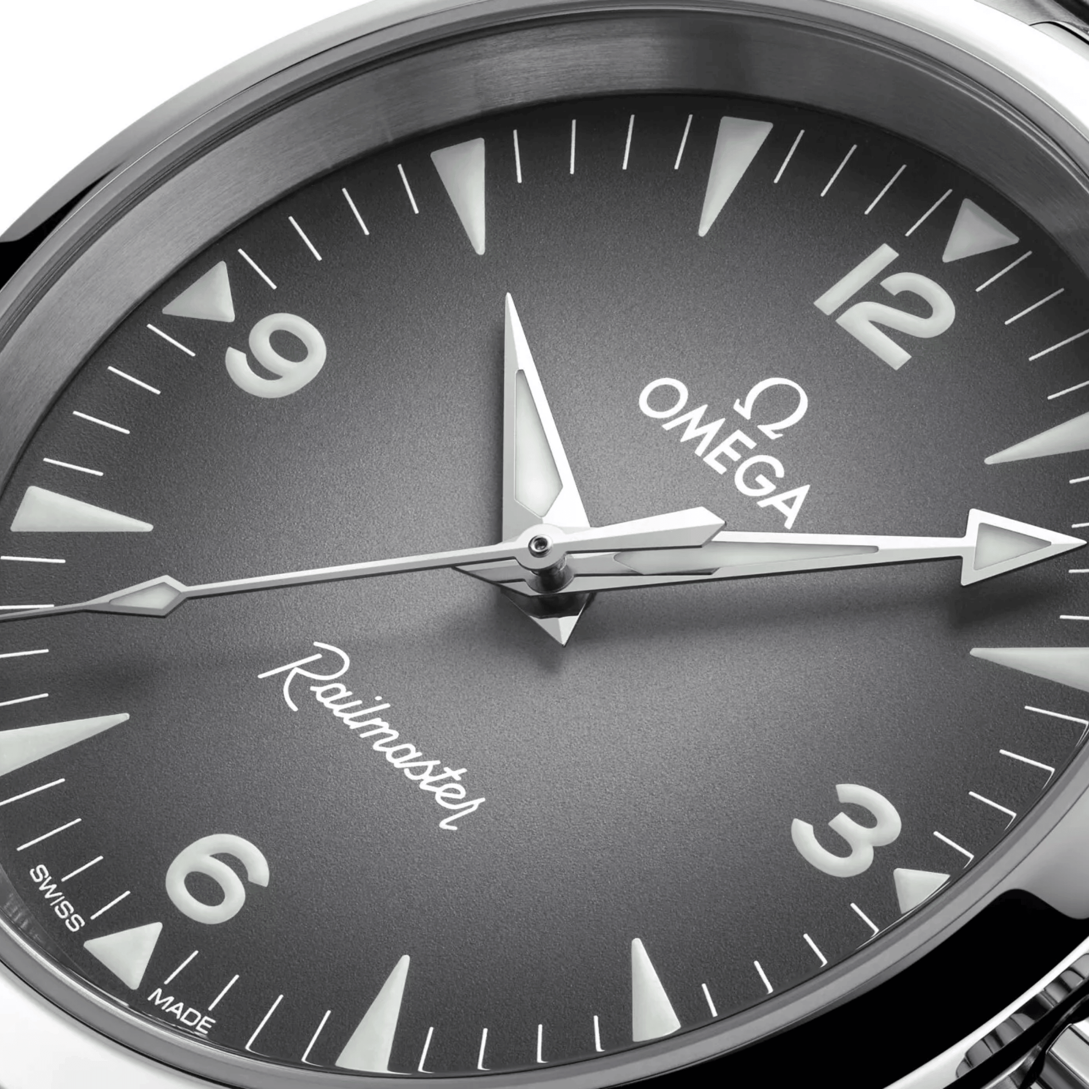 Montre Omega Seamaster Railmaster Co-Axial Master Chronometer cadran gris bracelet acier 38 mm