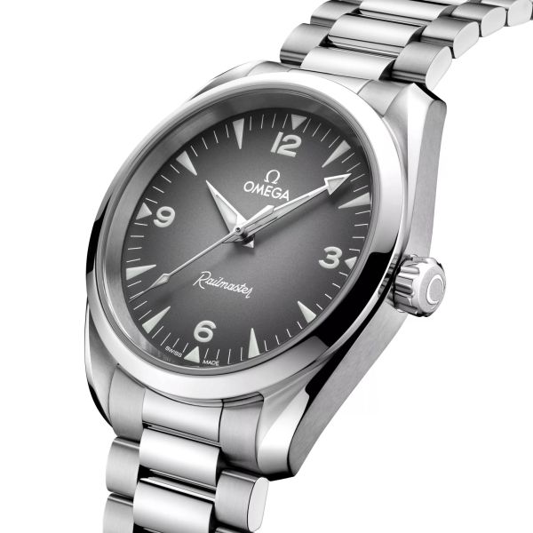 Montre Omega Seamaster Railmaster Co-Axial Master Chronometer cadran gris bracelet acier 38 mm