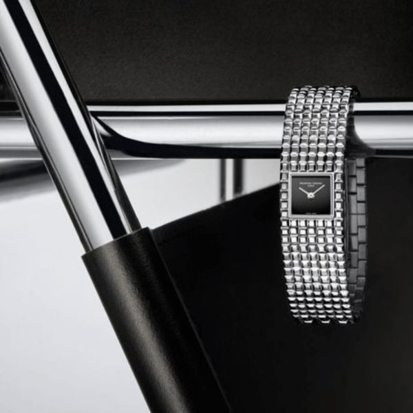 Montre Frédérique Constant Classics Manchette quartz cadran onyx bracelet acier 25.7 x 20 mm