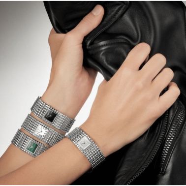 Montre Frédérique Constant Classics Manchette quartz cadran onyx bracelet acier 25.7 x 20 mm