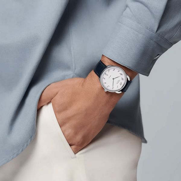 Montre HERMÈS Arceau Grand Modèle automatique cadran argenté bracelet cuir bleu 40 mm