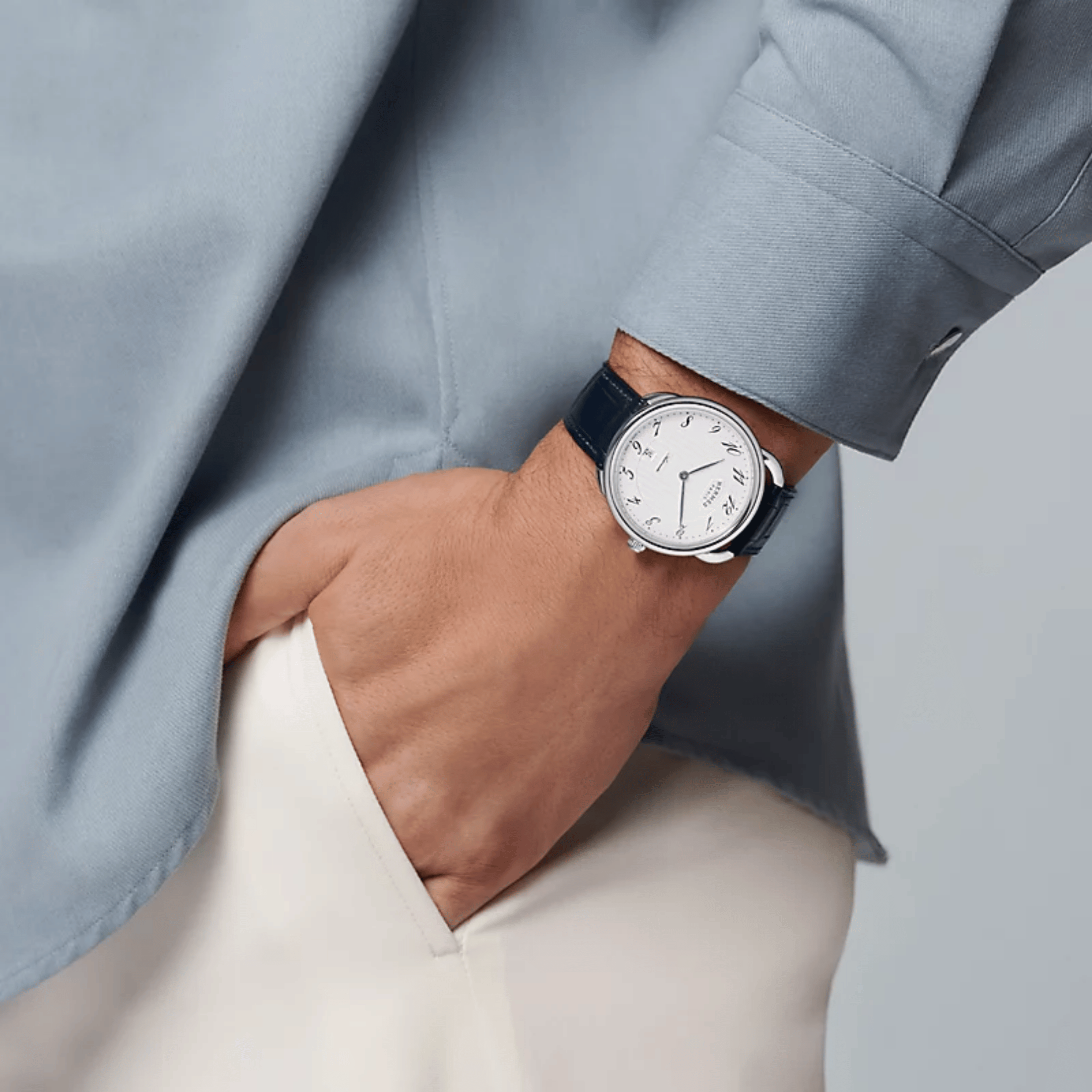 Montre HERMÈS Arceau Grand Modèle automatique cadran argenté bracelet cuir bleu 40 mm