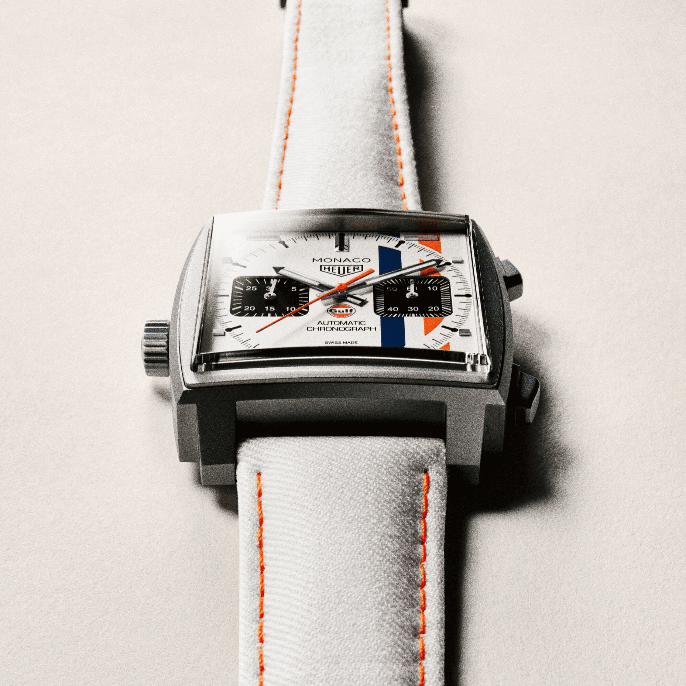 Montre TAG Heuer Monaco Chronograph x Gulf "Édition limitée 2025" Calibre 11 Titane automatique cadran blanc bracelet cuir 39 mm