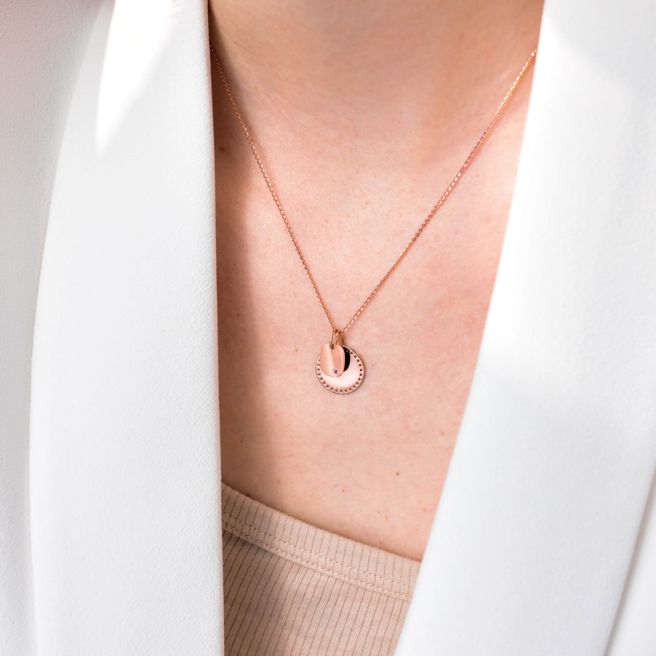 Médaille Colette Coussin en or rose et saphir rose