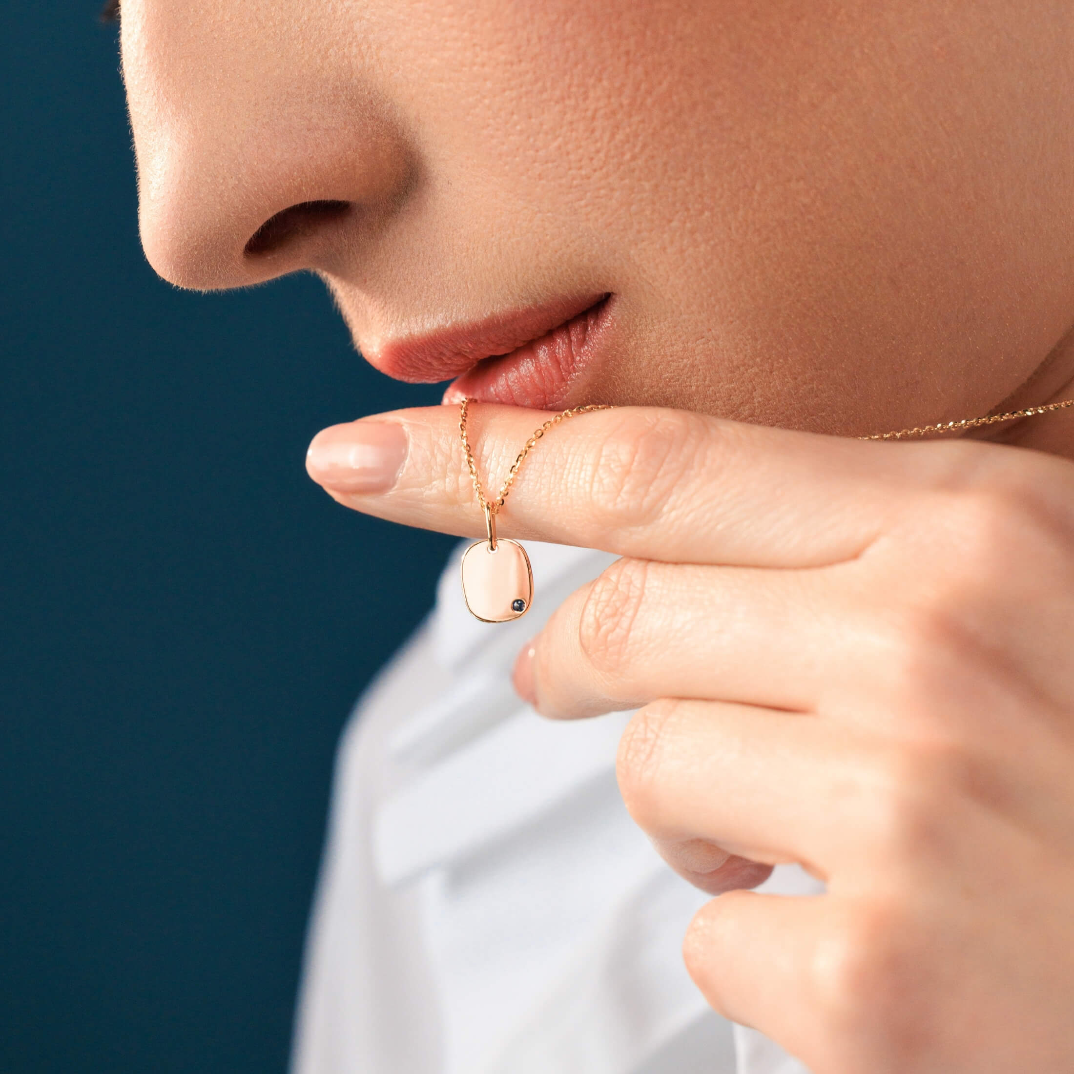 Lepage Colette Coussin medal in yellow gold and sapphire