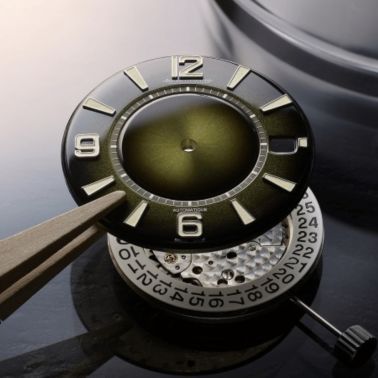 Montre Jaeger-LeCoultre Polaris Date automatique cadran laqué vert bracelet caoutchouc 42 mm