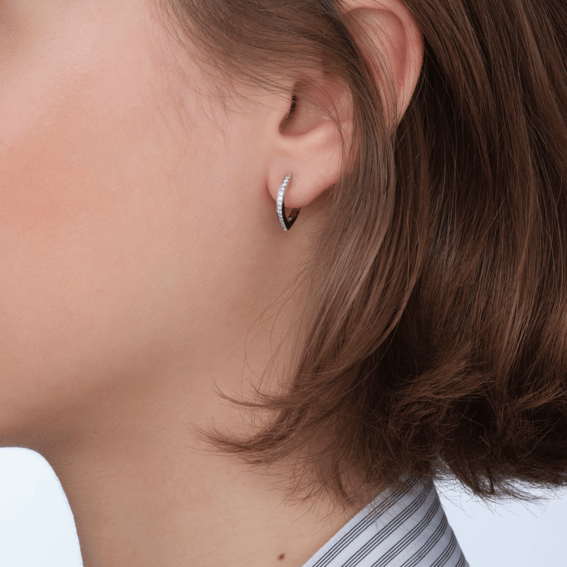 Boucle d'oreille Repossi Antifer 1 rang pavée en or noir et diamants