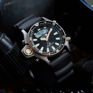 Montre Citizen Promaster Marine Aqualand "40ème Anniversaire" quartz cadran noir bracelet caoutchouc 50,7 mm