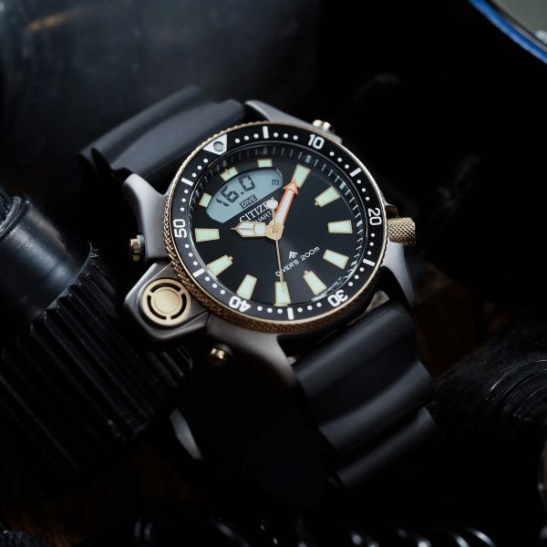 Montre Citizen Promaster Marine Aqualand "40ème Anniversaire" quartz cadran noir bracelet caoutchouc 50,7 mm