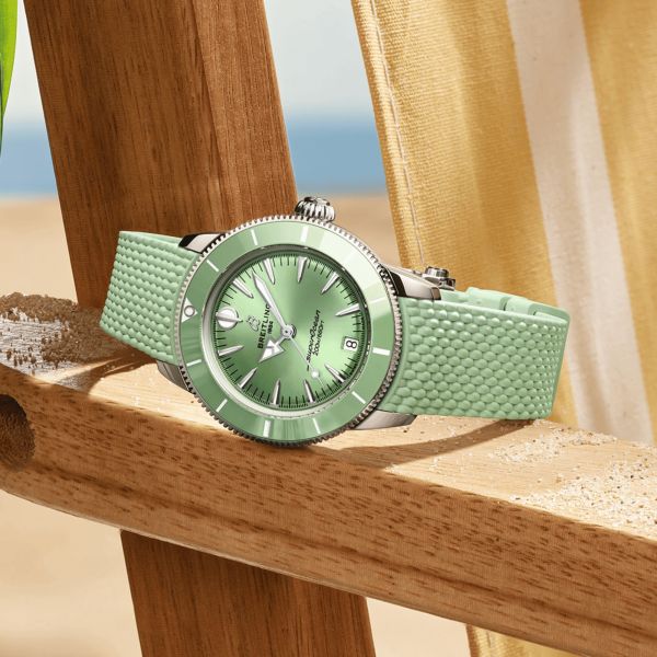 Montre Breitling Superocean Heritage automatique cadran vert bracelet caoutchouc 36 mm