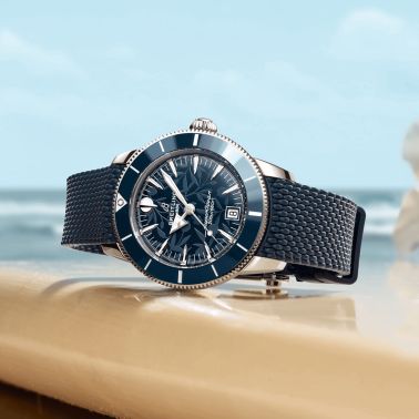 Montre Breitling Superocean Heritage B31 "Kelly Slater" automatique cadran bleu bracelet caoutchouc 40 mm