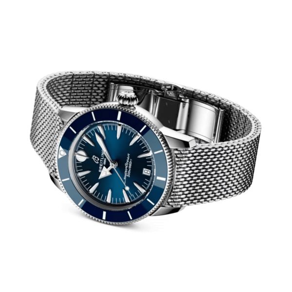 Montre Breitling Superocean Heritage automatique cadran bleu bracelet maille milanaise 36 mm