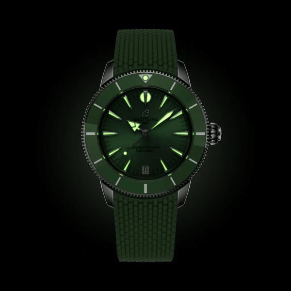 Montre Breitling Superocean Heritage automatique cadran vert bracelet caoutchouc 36 mm