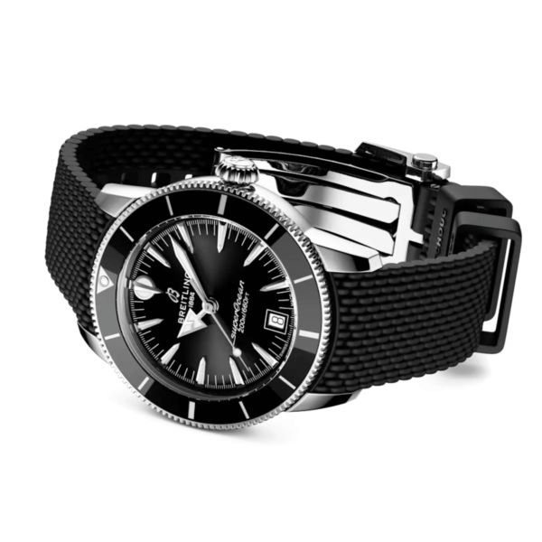Montre Breitling Superocean Heritage B31 automatique cadran noir bracelet caoutchouc 40 mm