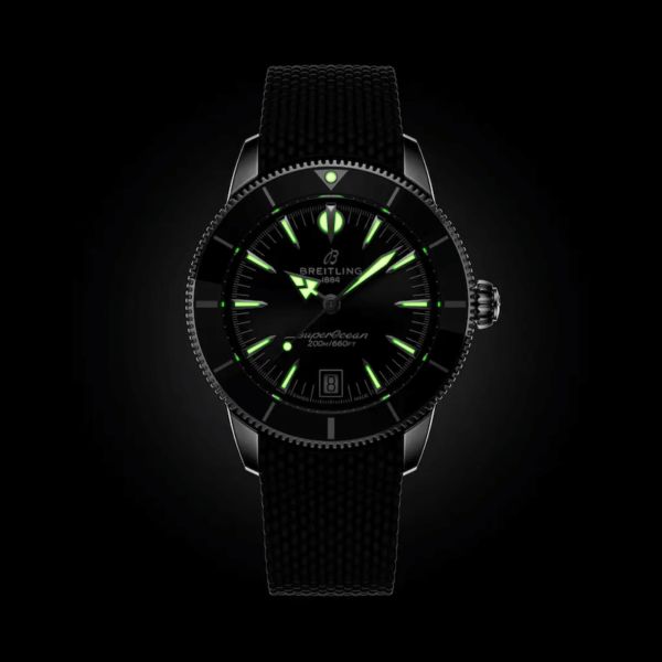 Montre Breitling Superocean Heritage B31 automatique cadran noir bracelet caoutchouc 40 mm