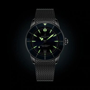 Montre Breitling Superocean Heritage B31 automatique cadran bleu bracelet maille milanaise 42 mm