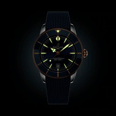 Montre Breitling Superocean Heritage B31 Acier & Or Rouge automatique cadran bleu bracelet caoutchouc 44 mm