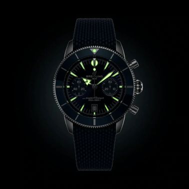 Montre Breitling Superocean Heritage B01 Chrono automatique cadran bleu bracelet caoutchouc 42 mm