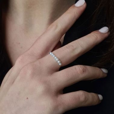 Claverin Fresh Princess Diamond ring in white gold and white pearls