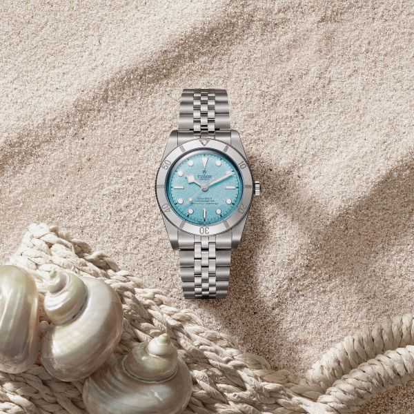 Montre Tudor Black Bay 54 "Lagoon Blue" automatique cadran beu bracelet acier 37 mm