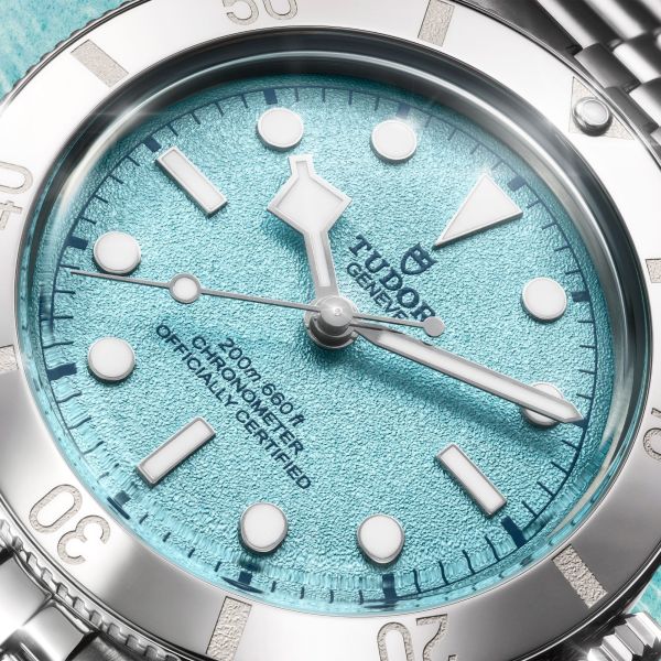 Montre Tudor Black Bay 54 "Lagoon Blue" automatique cadran beu bracelet acier 37 mm