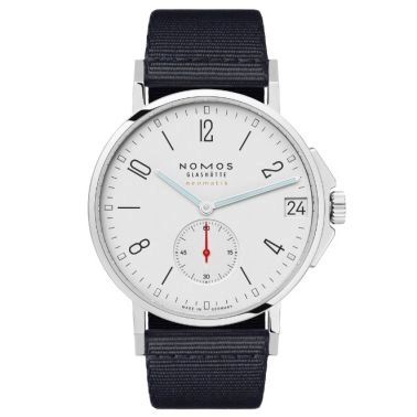 Montre Nomos Ahoi Neomatik Date Blanc automatique fond acier cadran argent blanc bracelet tissu bleu noir 38,5 mm