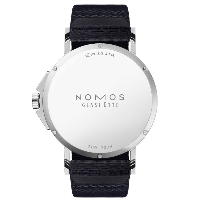 Montre Nomos Ahoi Neomatik Date Blanc automatique fond acier cadran argent blanc bracelet tissu bleu noir 38,5 mm