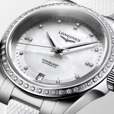 Montre Longines Conquest automatique diamants cadran nacre bracelet caoutchouc blanc 30 mm