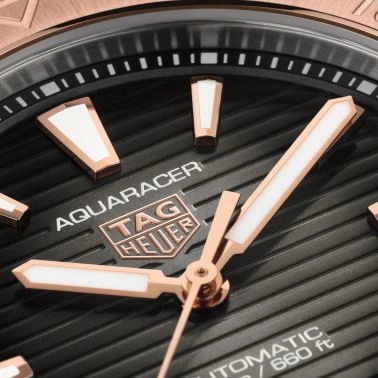 Montre TAG Heuer Aquaracer Professional 200 automatique Or rose cadran noir bracelet acier 40 mm