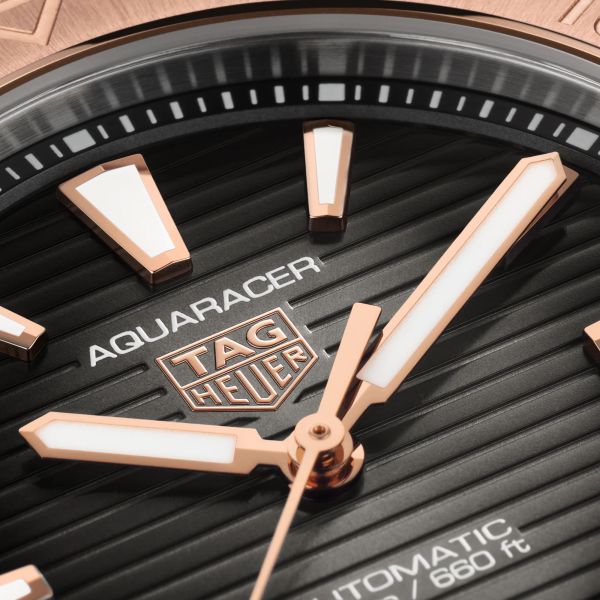 Montre TAG Heuer Aquaracer Professional 200 automatique Or rose cadran noir bracelet acier 40 mm