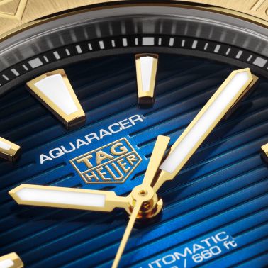 Montre TAG Heuer Aquaracer Professional 200 automatique Or jaune cadran bleu bracelet acier 40 mm