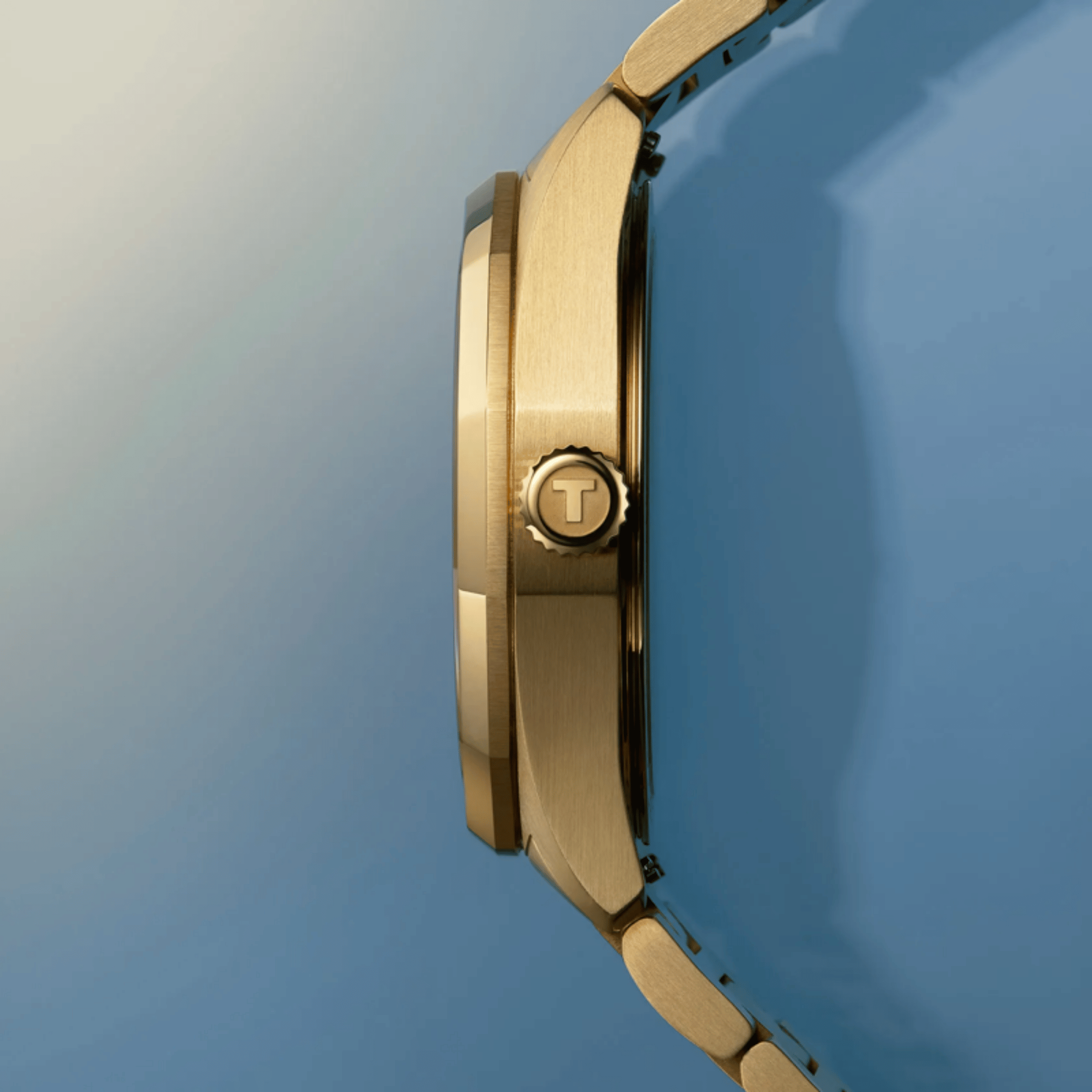 Montre Tissot T-Classic PRC 100 Solar quartz solaire PVD or jaune cadran champagne glacier bracelet acier 34 mm