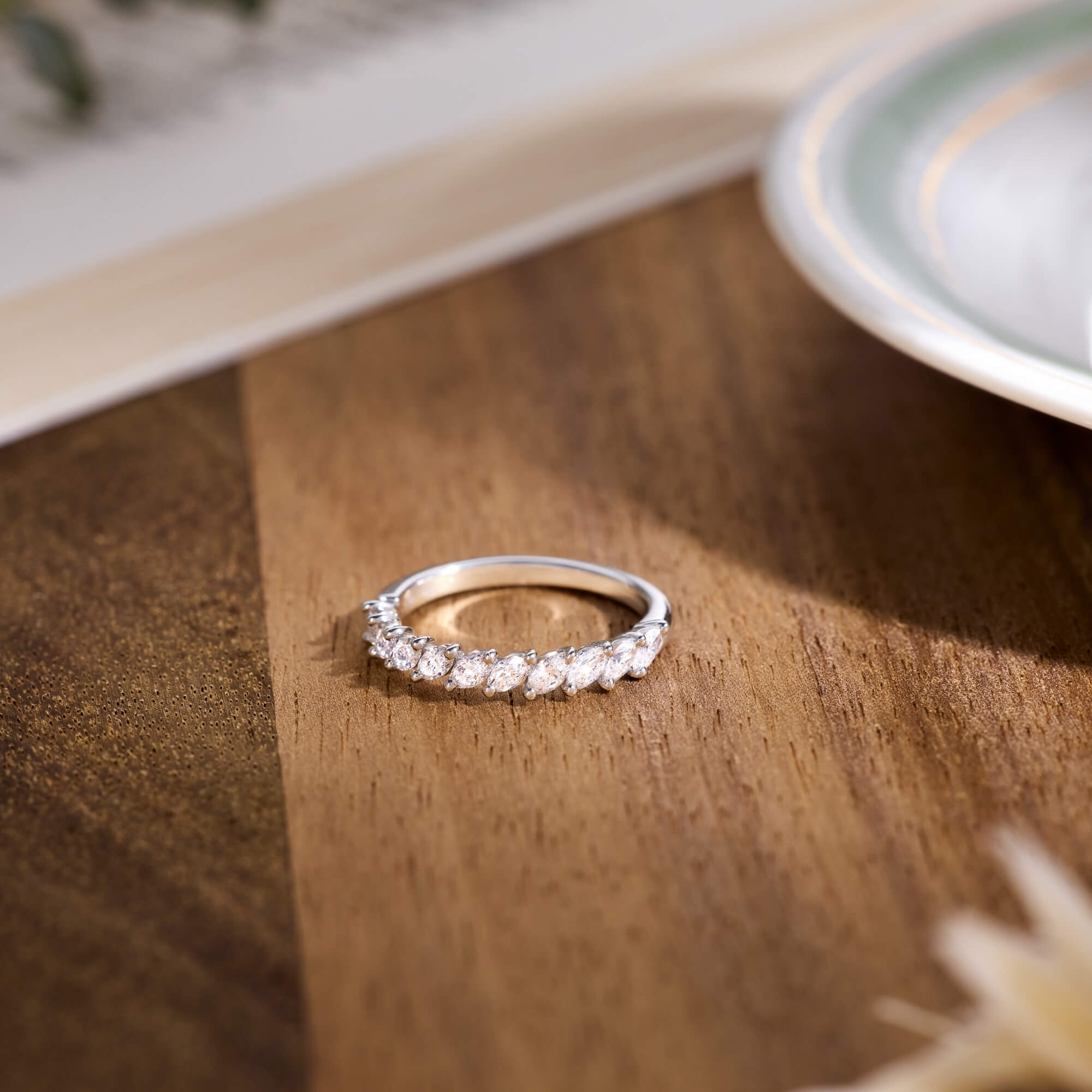 Alliance Lepage Suzanne en or blanc et diamants taille navette