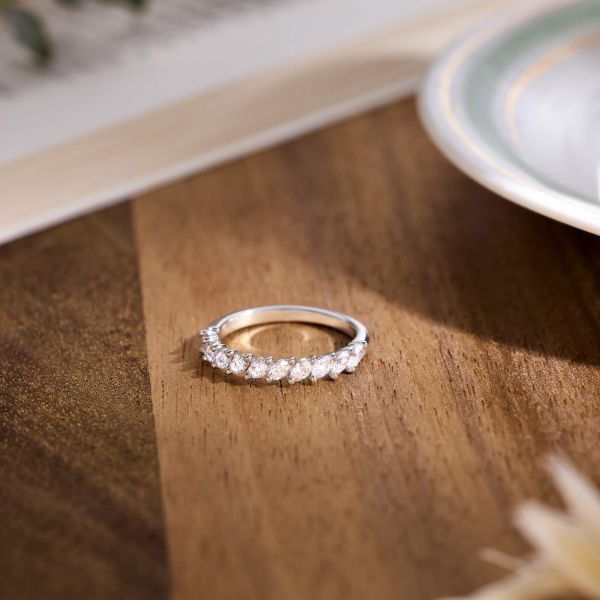 Lepage Suzanne wedding ring in yellow gold and shuttle cut diamonds