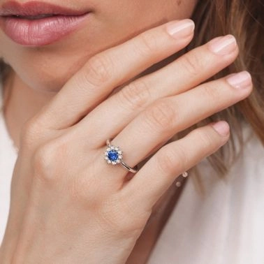 Lepage Marguerite ring in white gold, sapphire and diamonds