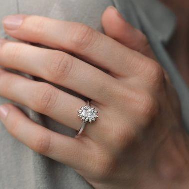 Lepage Daisy ring in white gold and diamonds