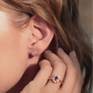 Lepage Daisy ring in yellow gold, ruby and diamonds