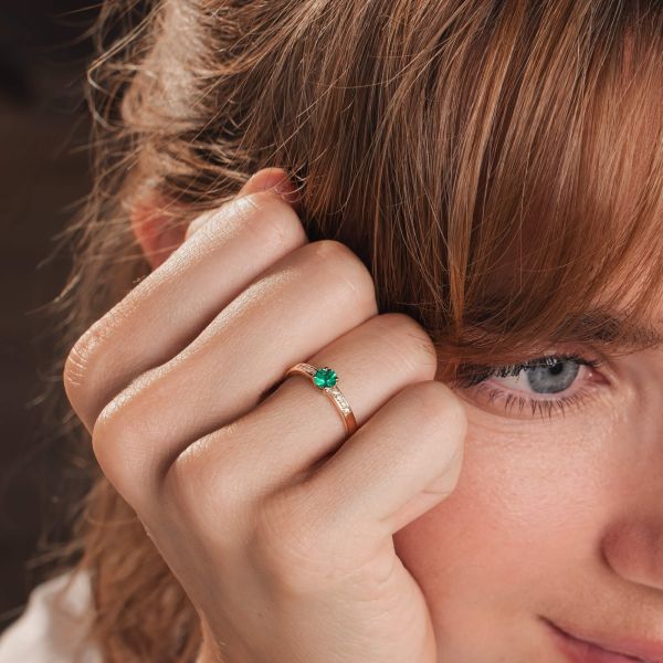 Lepage Aristide engagement ring in yellow gold, emerald and diamonds