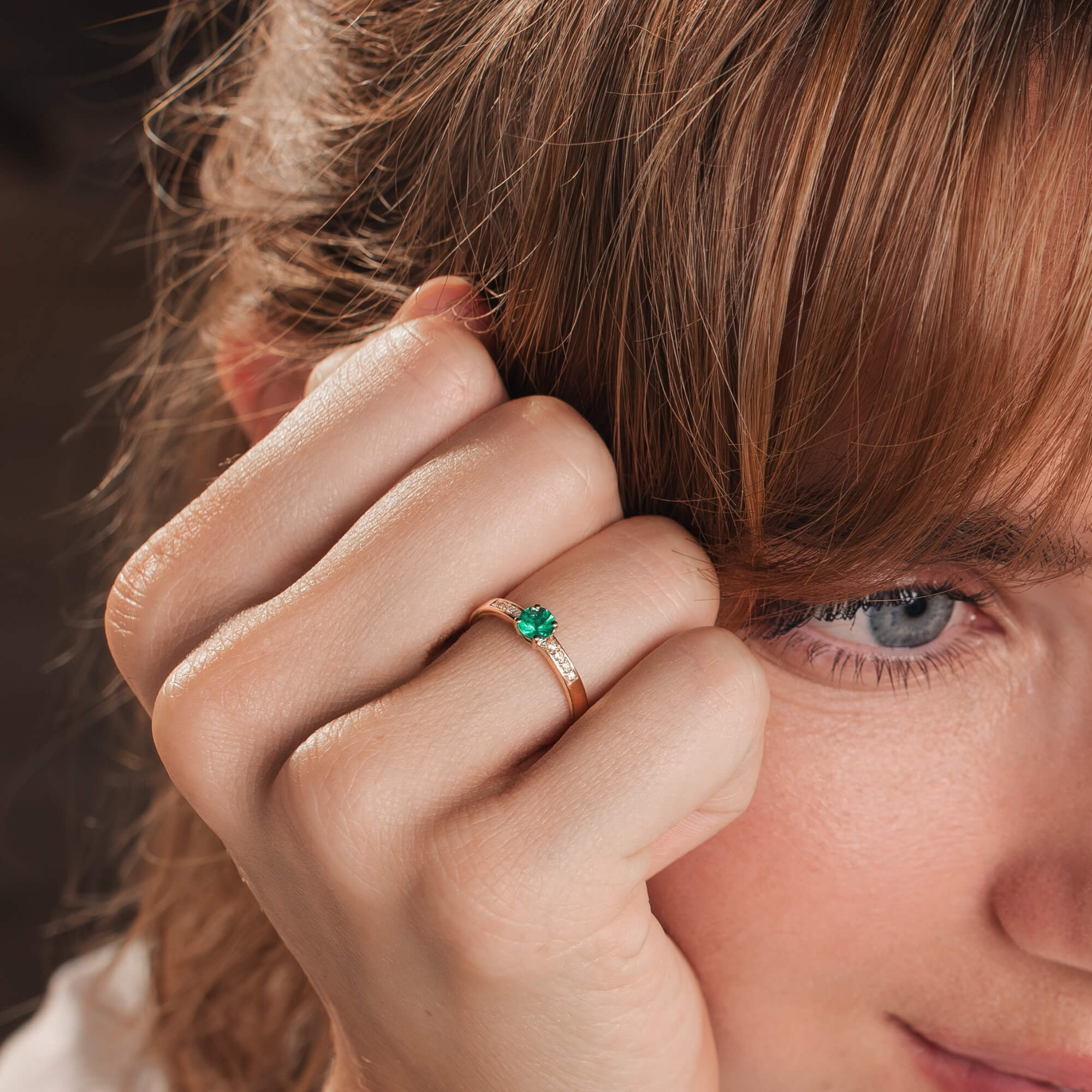 Lepage Aristide engagement ring in rose gold, emerald and diamond