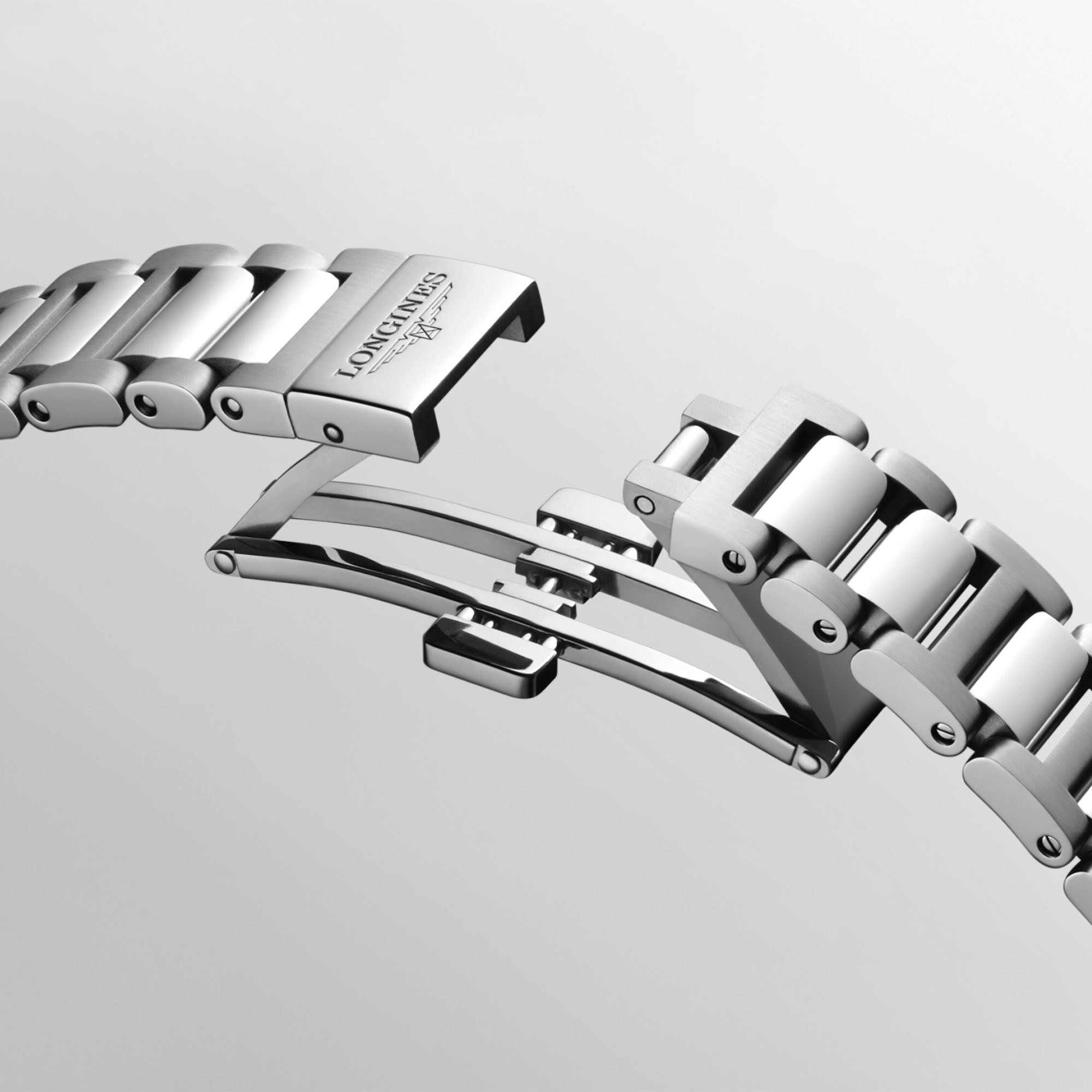 Montre Longines Conquest automatique cadran nacre blanche lunette or rose bracelet acier et or rose 30 mm