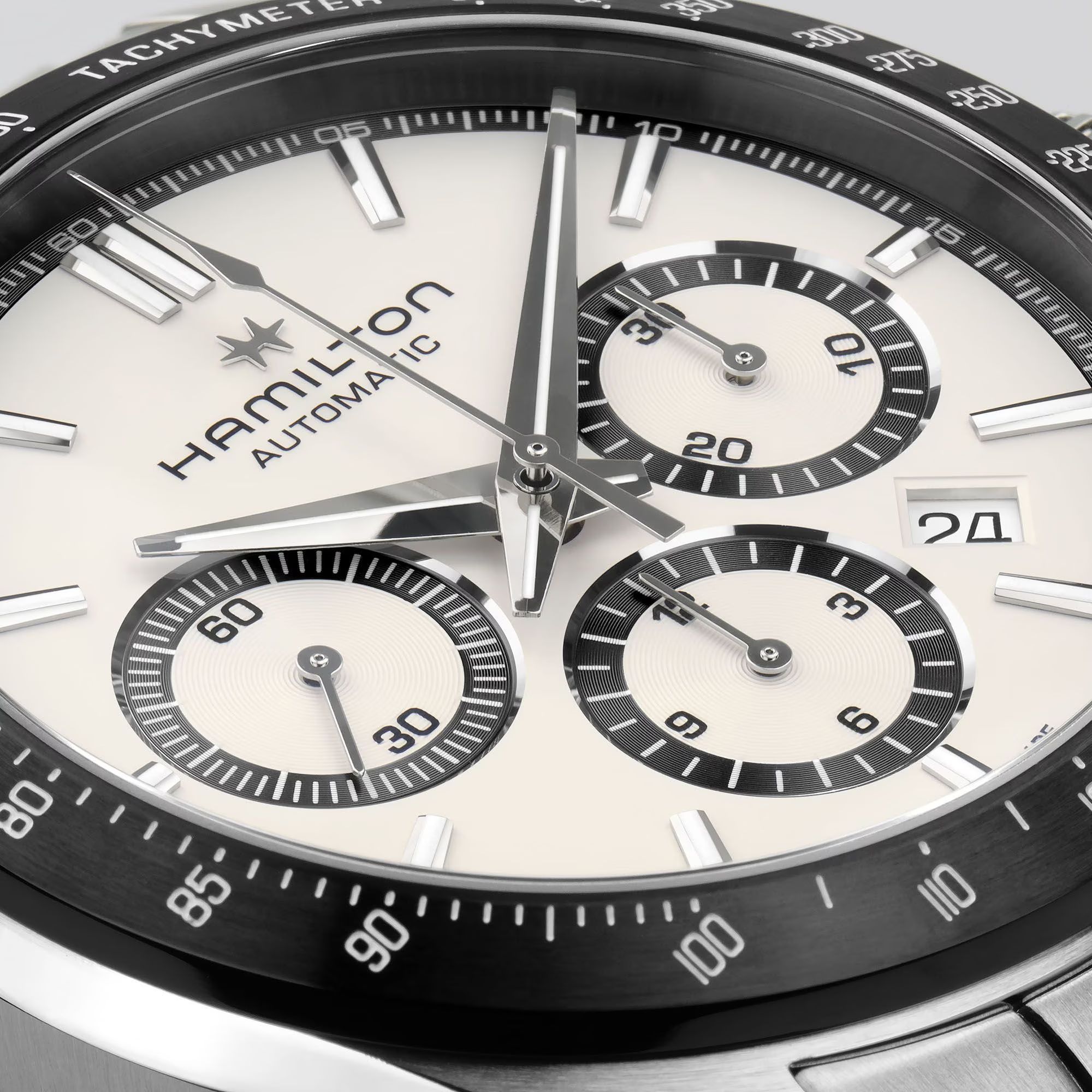 Montre Hamilton Jazzmaster Performer Chronographe automatique cadran blanc bracelet acier 42 mm