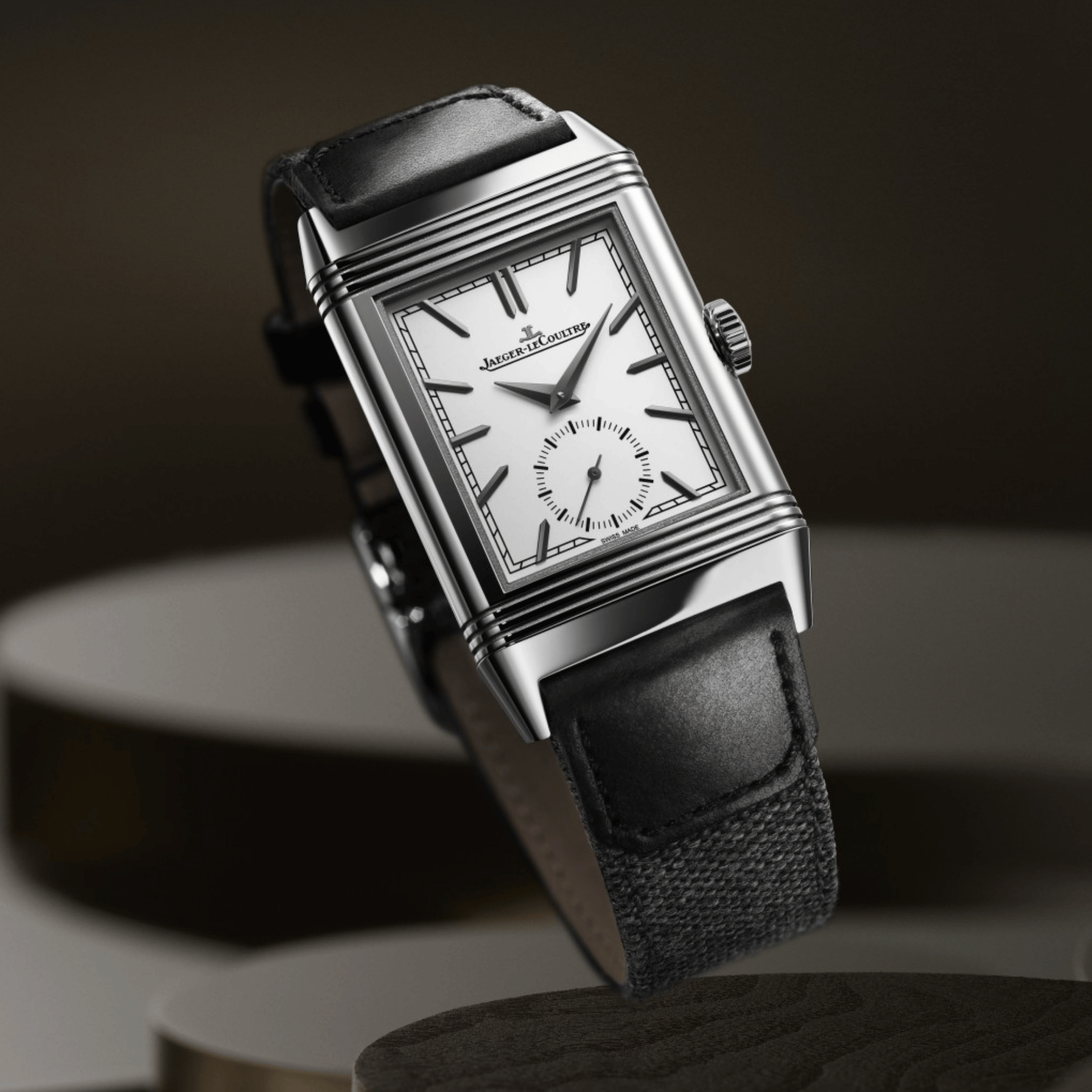 Montre Jaeger-LeCoultre Reverso Tribute Monoface Small Seconds remontage manuel cadran opalin bracelet cuir 45,6 x 27,4 mm