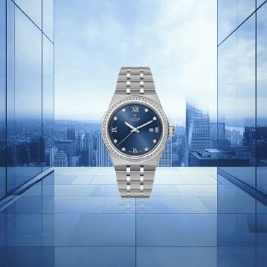 Montre Tudor Royal automatique lunette sertie diamants index diamants cadran bleu bracelet acier 28 mm