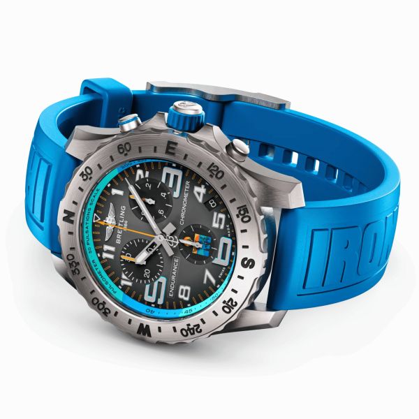 Montre Breitling Endurance Pro Edition IRONMAN® World Championship 2025 quartz chronographe cadran anthracite bracelet caoutchou