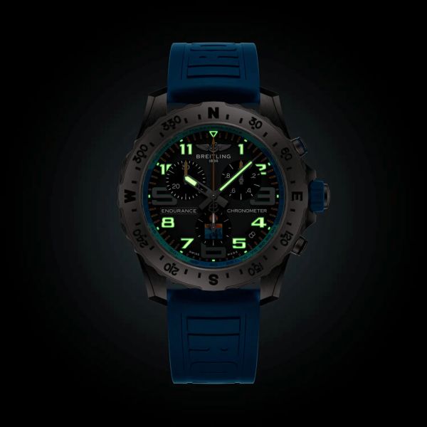 Montre Breitling Endurance Pro Edition IRONMAN® World Championship 2025 quartz chronographe cadran anthracite bracelet caoutchou