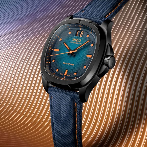 Montre Mido Multifort TV Big Date automatique cadran bleu bracelet tissu bleu 40 mm