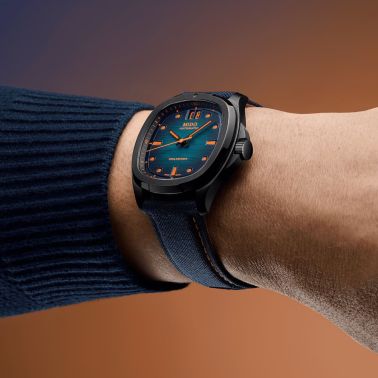 Montre Mido Multifort TV Big Date automatique cadran bleu bracelet tissu bleu 40 mm