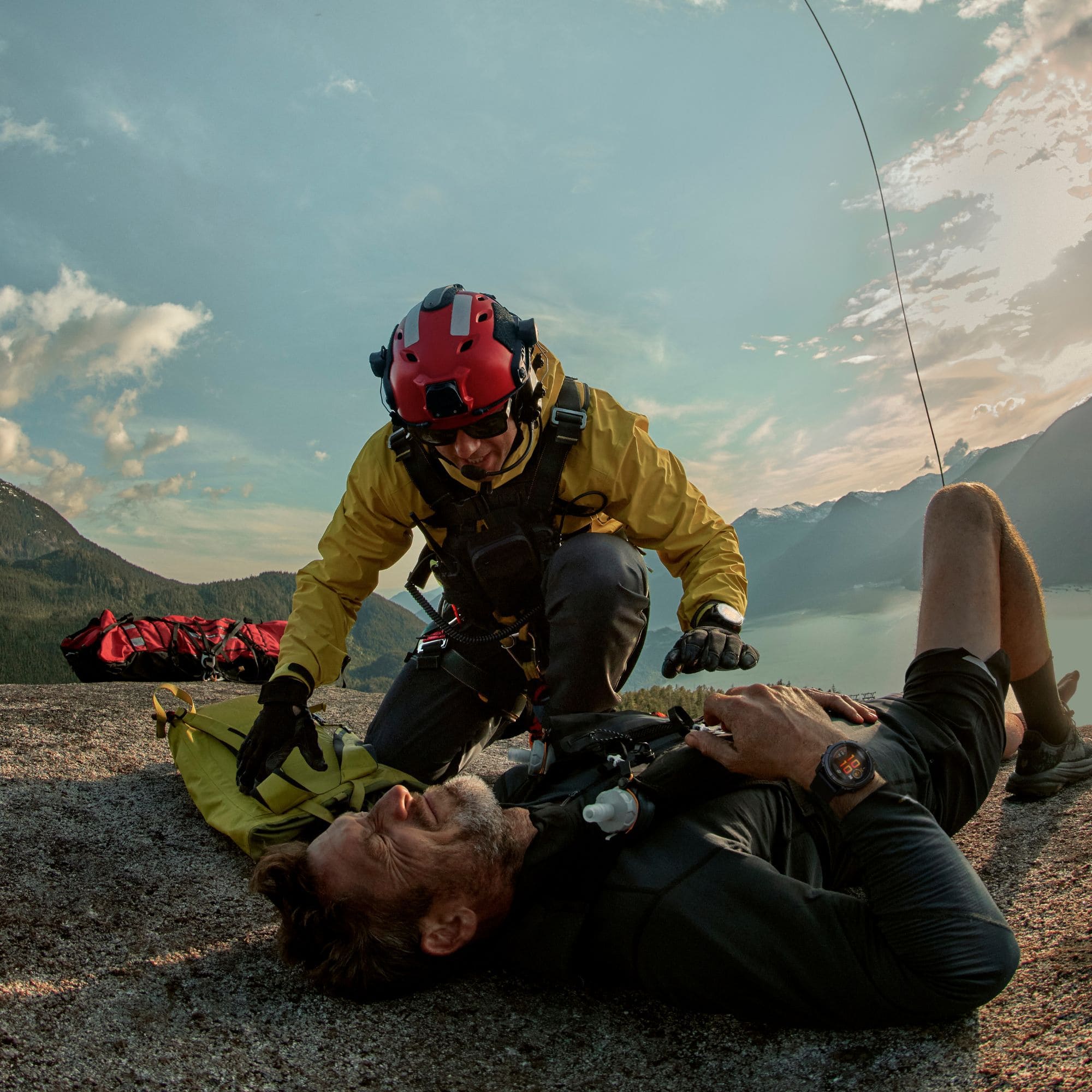 Montre Garmin Fénix 8 Pro AMOLED Sapphire Titane Carbon Gray DLC bracelet cuir marron et silicone noir 47 mm