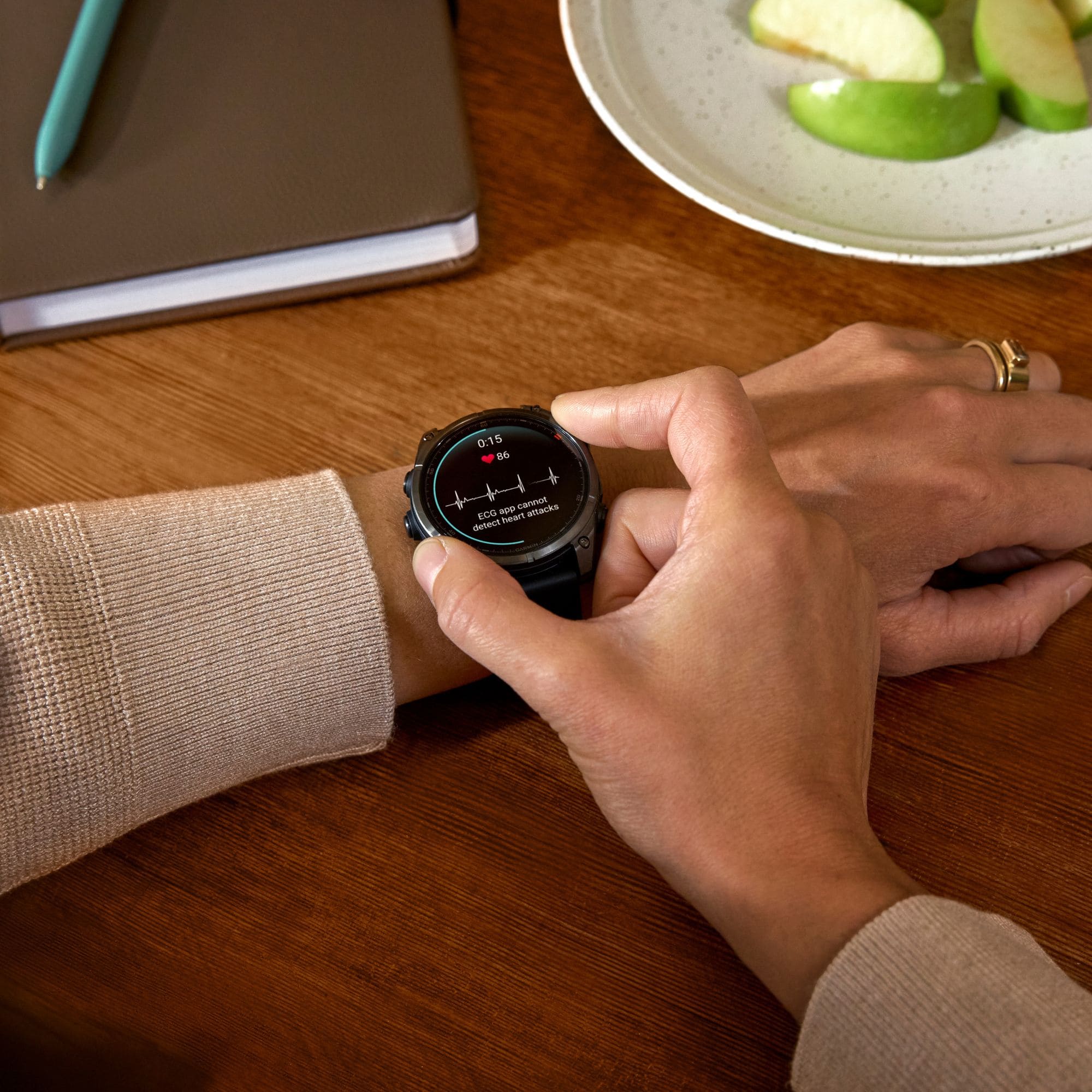 Montre Garmin Fénix 8 Pro AMOLED Sapphire Titane Carbon Gray DLC bracelet cuir marron et silicone noir 47 mm