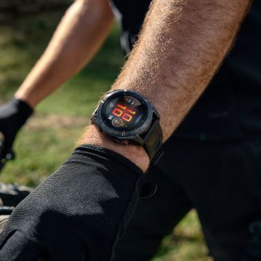 Montre Garmin Fénix 8 Pro AMOLED Sapphire Titane Carbon Gray DLC bracelet cuir marron et silicone noir 47 mm